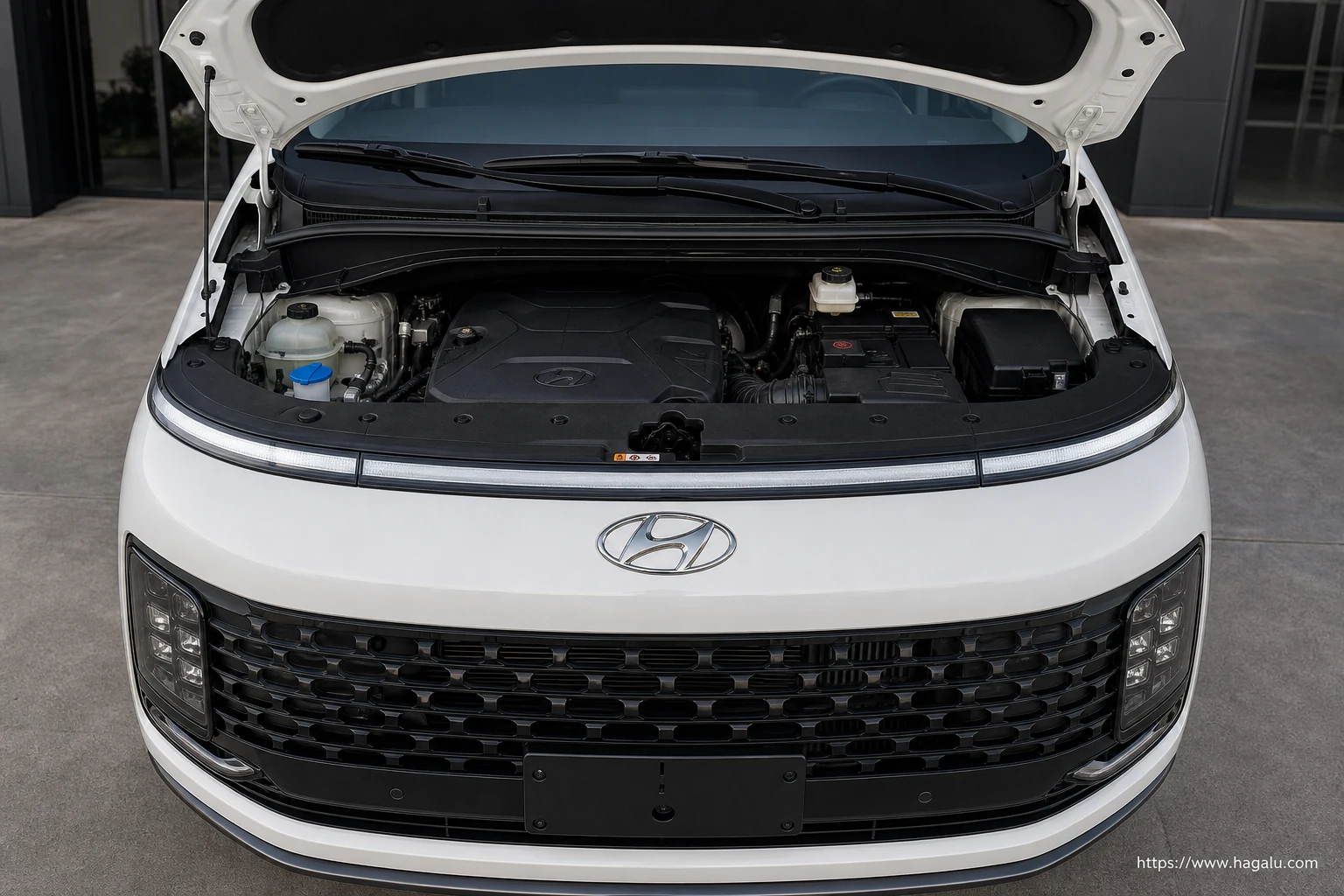 Hyundai STARIA exterior view 5 for South African vehicle comparison