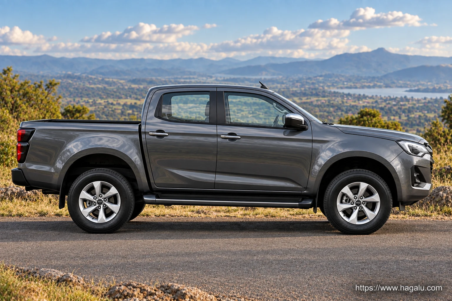 Isuzu D-Max 3.0L 4JJ3 Double Cab exterior view 3 for South African vehicle comparison