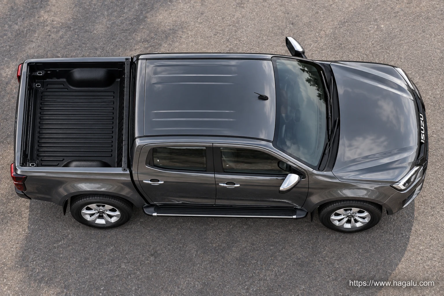 Isuzu D-Max 3.0L 4JJ3 Double Cab exterior view 4 for South African vehicle comparison