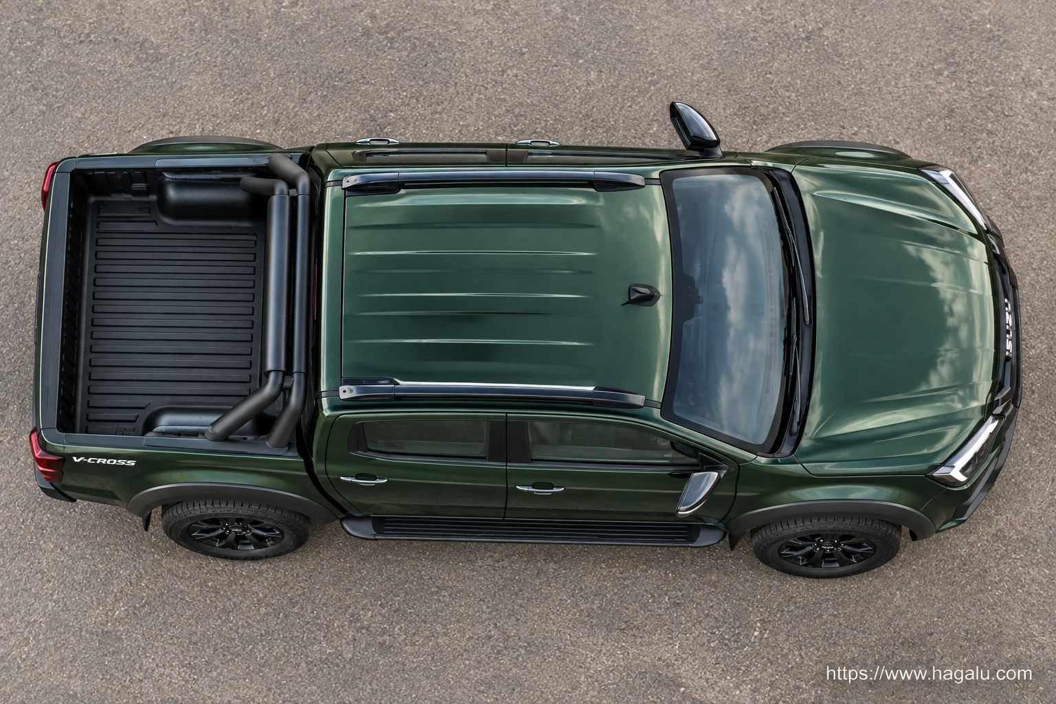 Isuzu D-Max V-Cross / Premium 4X4 exterior view 4 for South African vehicle comparison
