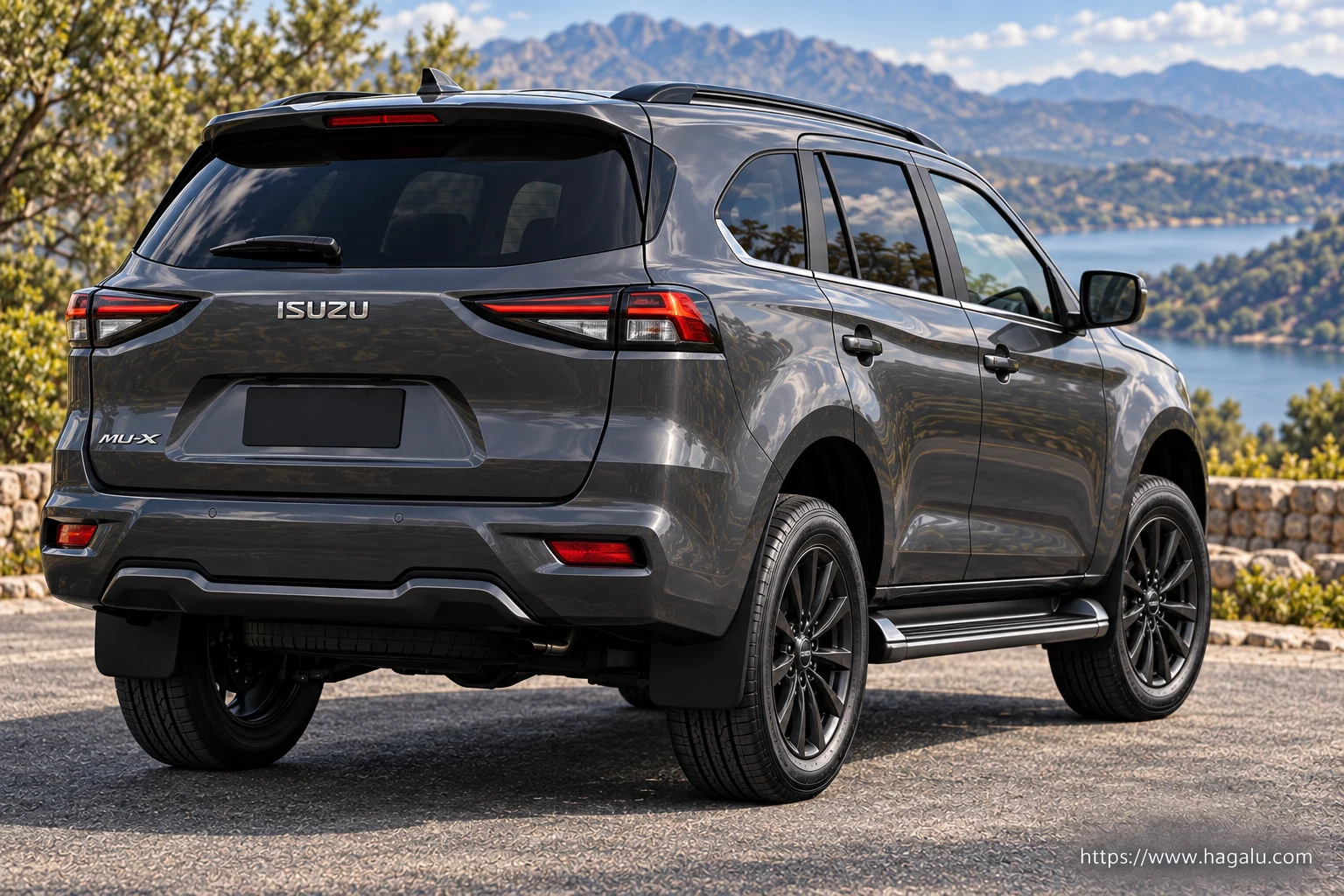 Isuzu mu-X 1.9L Expanded Derivatives exterior view 5 for South African vehicle comparison
