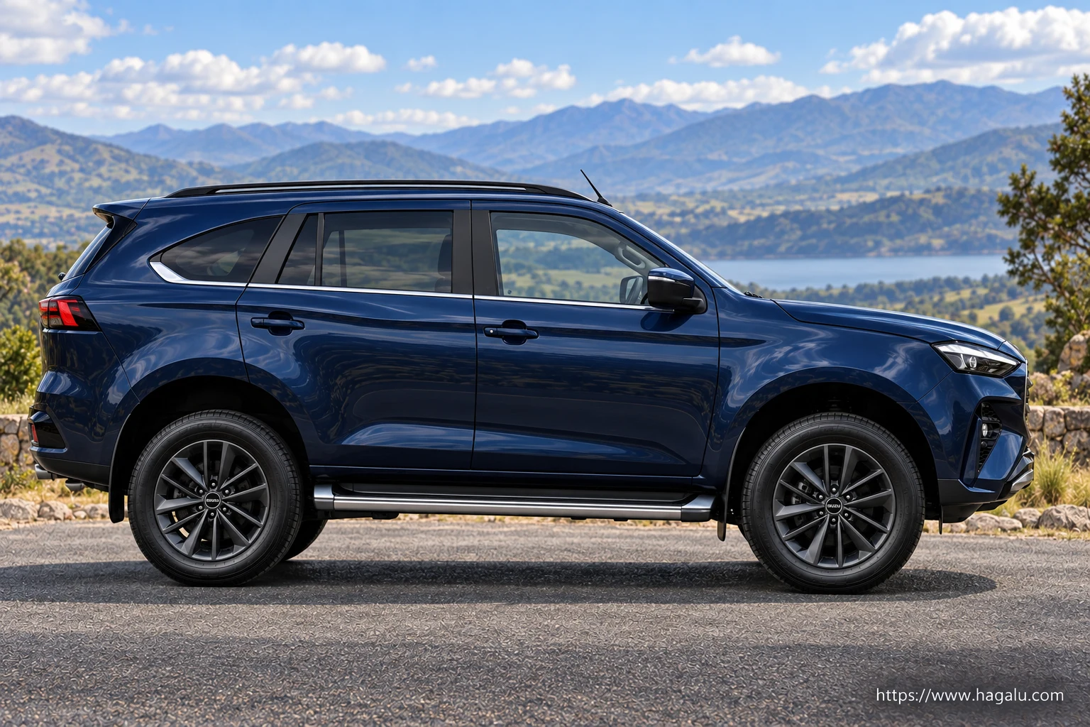 Isuzu mu-X 3.0L Expanded Derivatives exterior view 3 for South African vehicle comparison