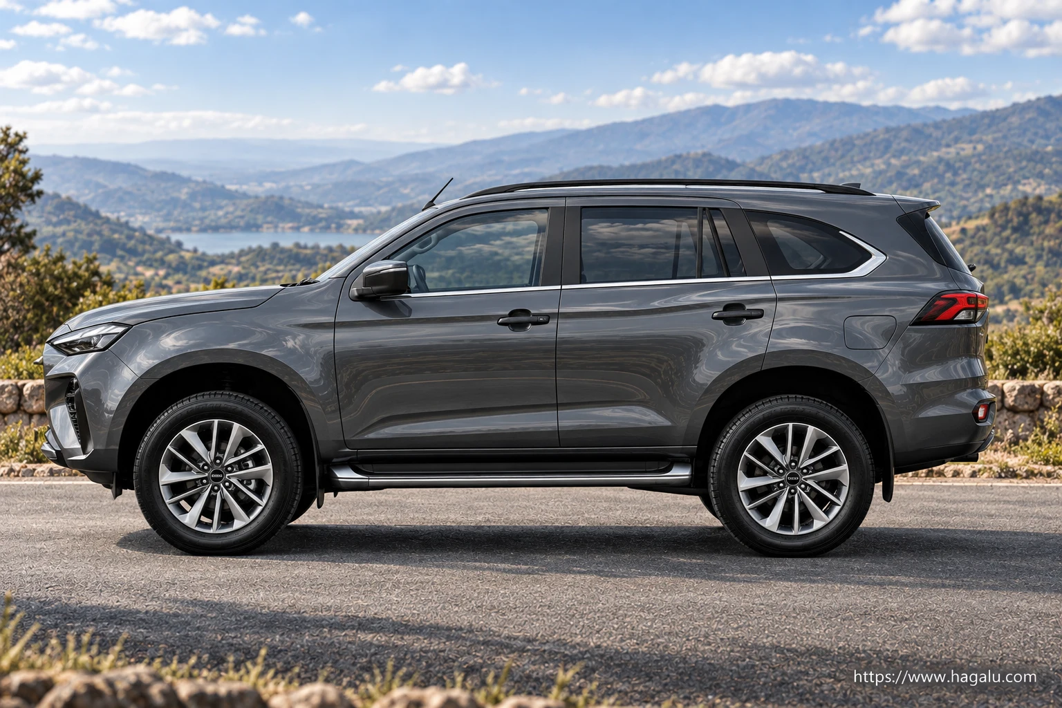 Isuzu mu-X exterior view 3 for South African vehicle comparison