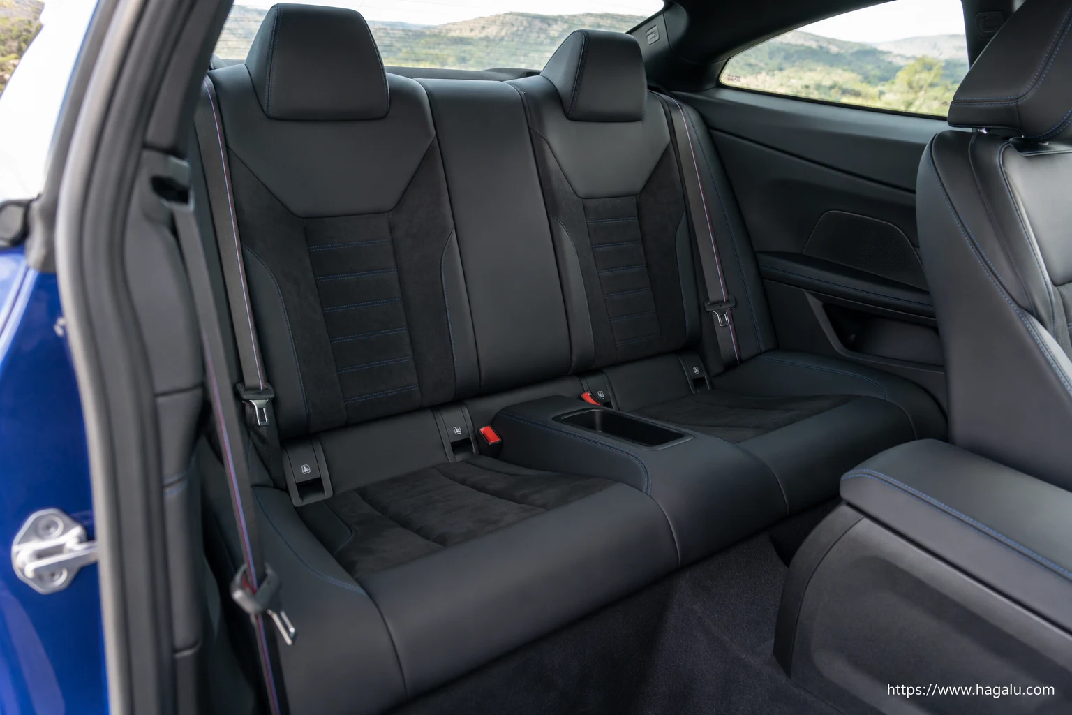 BMW 4 Series Coupé interior view 4 for South African vehicle comparison