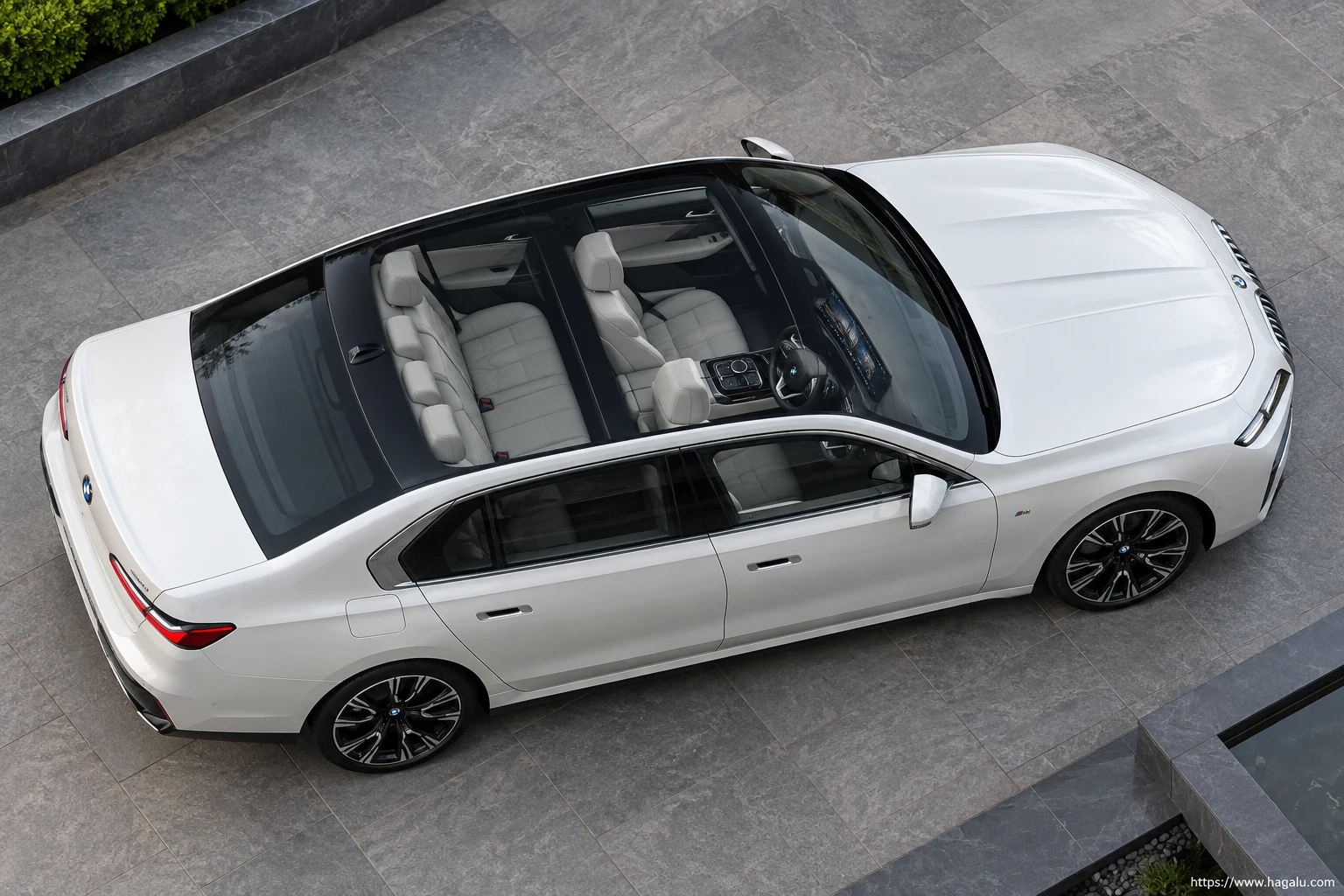 BMW 7 Series exterior view 4 for South African vehicle comparison
