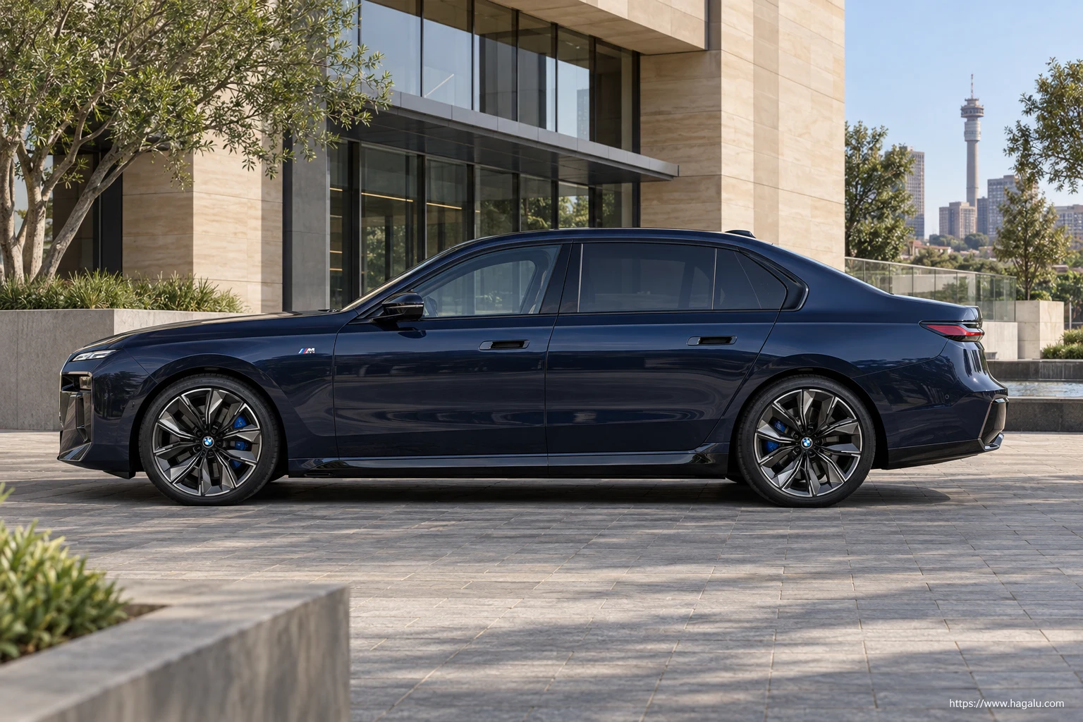 BMW i7 full side profile showing the roofline, doors and wheel design in South Africa