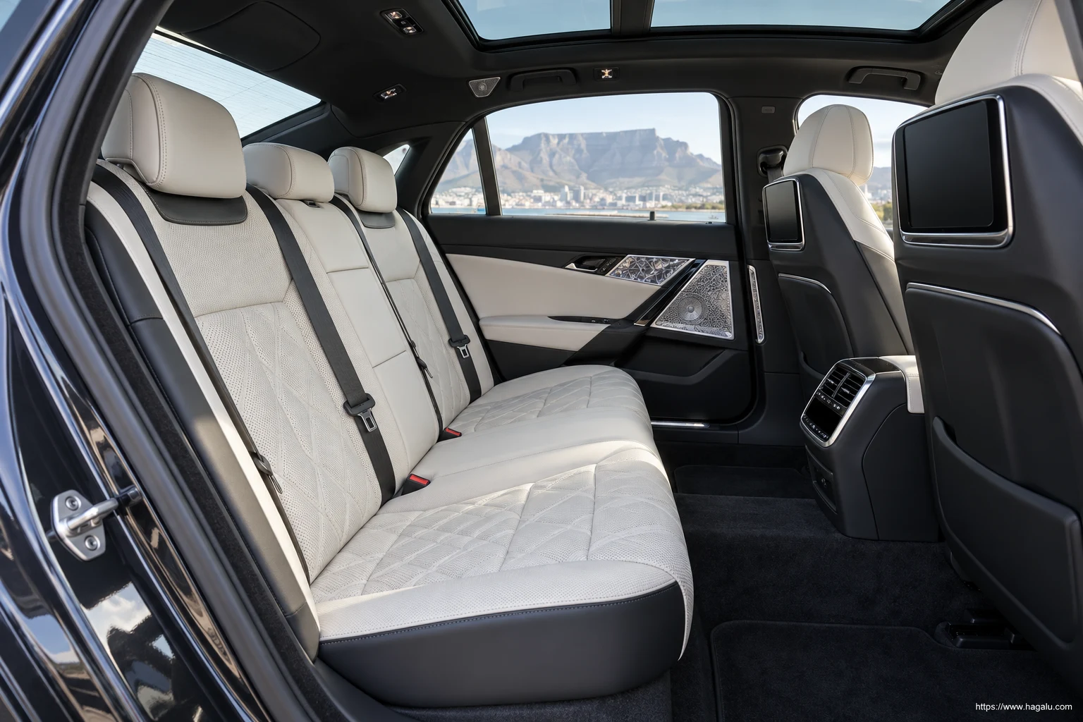 BMW i7 interior view 3 for South African vehicle comparison