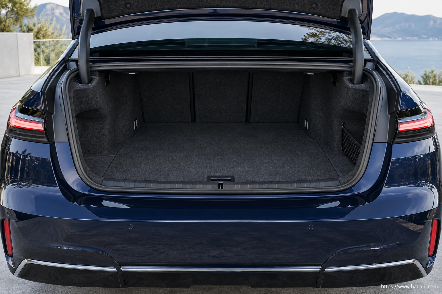 BMW i7 interior view 5 for South African vehicle comparison