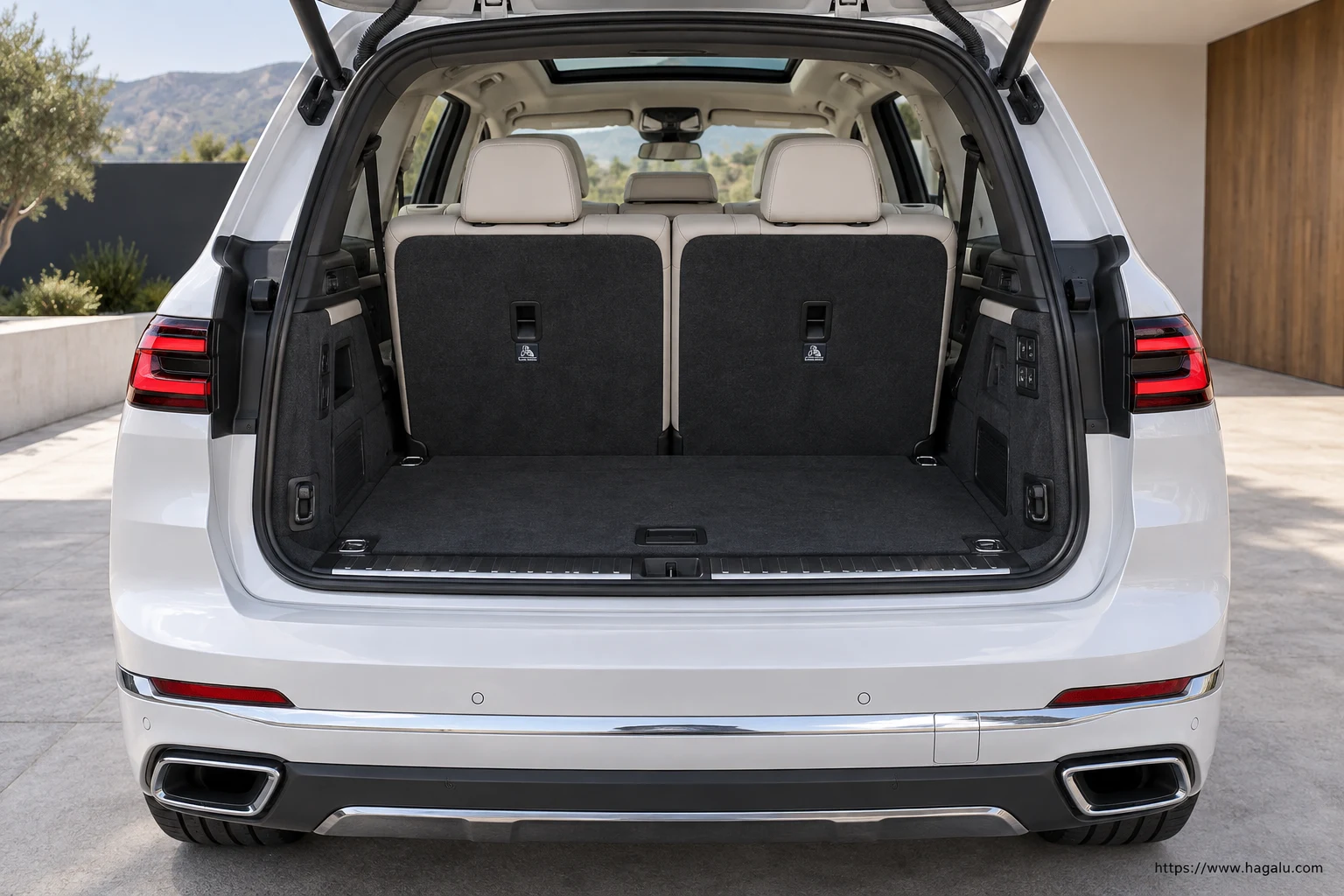 BMW X7 interior view 5 for South African vehicle comparison