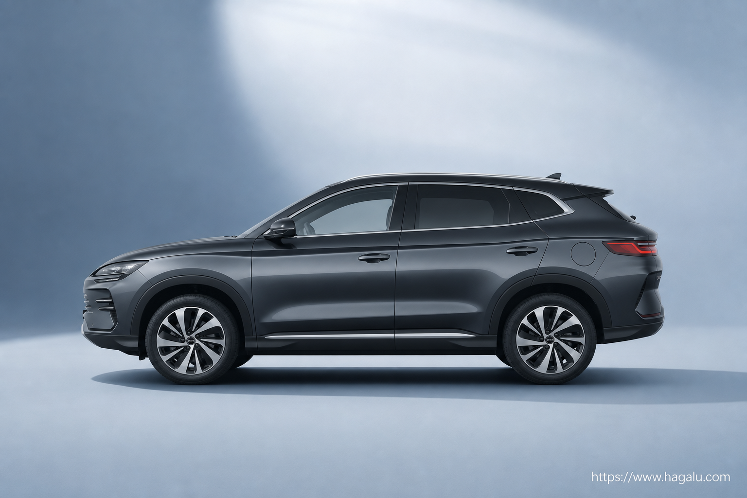 BYD SEALION 6 DM-i full side profile showing the roofline, doors and wheel design in South Africa