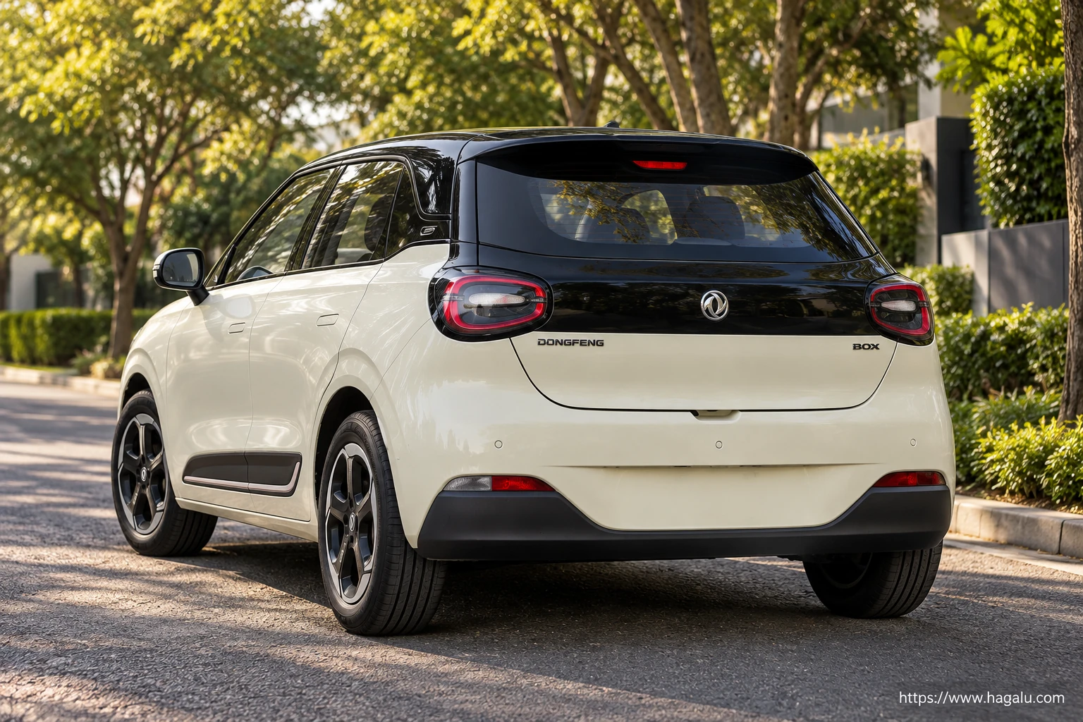 Dongfeng BOX rear three-quarter exterior showing the taillights, tailgate and rear design in South Africa