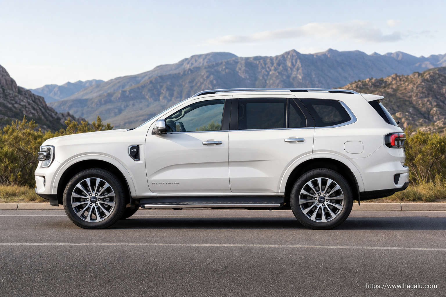 Ford Everest full side profile showing the roofline, doors and wheel design in South Africa