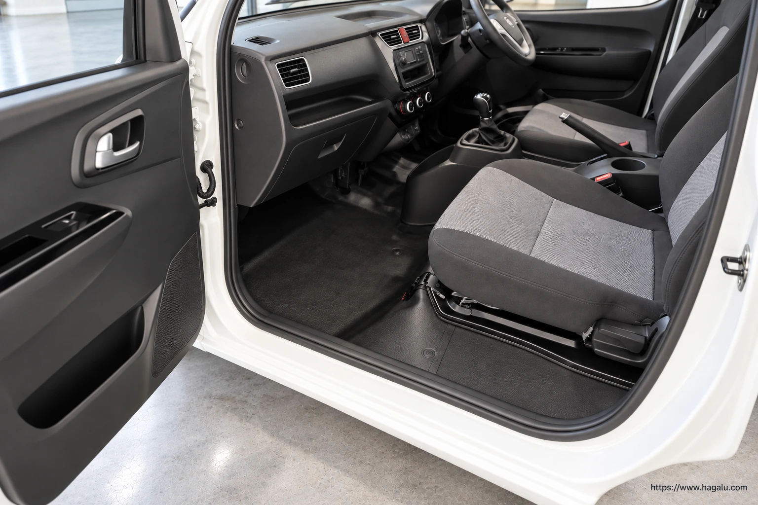 Foton Truckmate interior view 4 for South African vehicle comparison