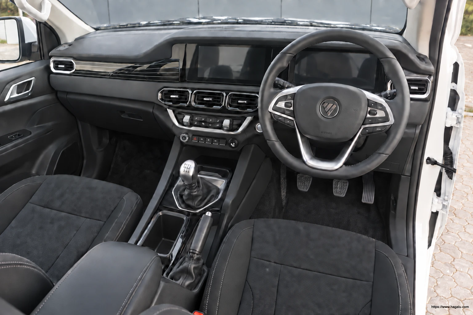 Foton Tunland G7 Single Cab interior view 1 for South African vehicle comparison