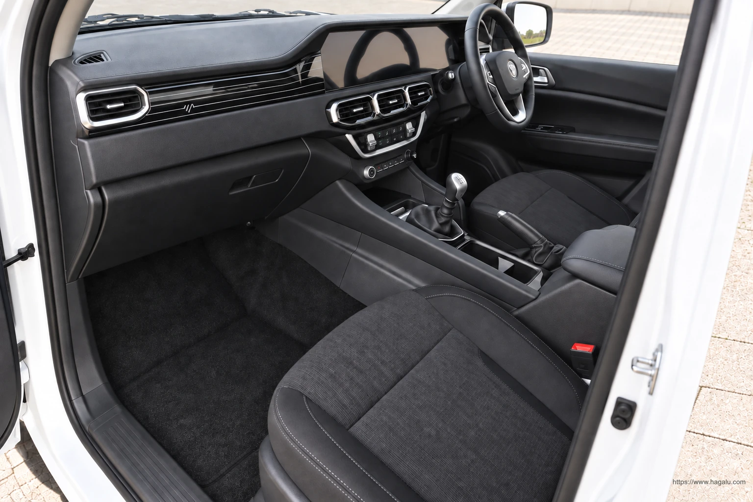 Foton Tunland G7 Single Cab interior view 4 for South African vehicle comparison