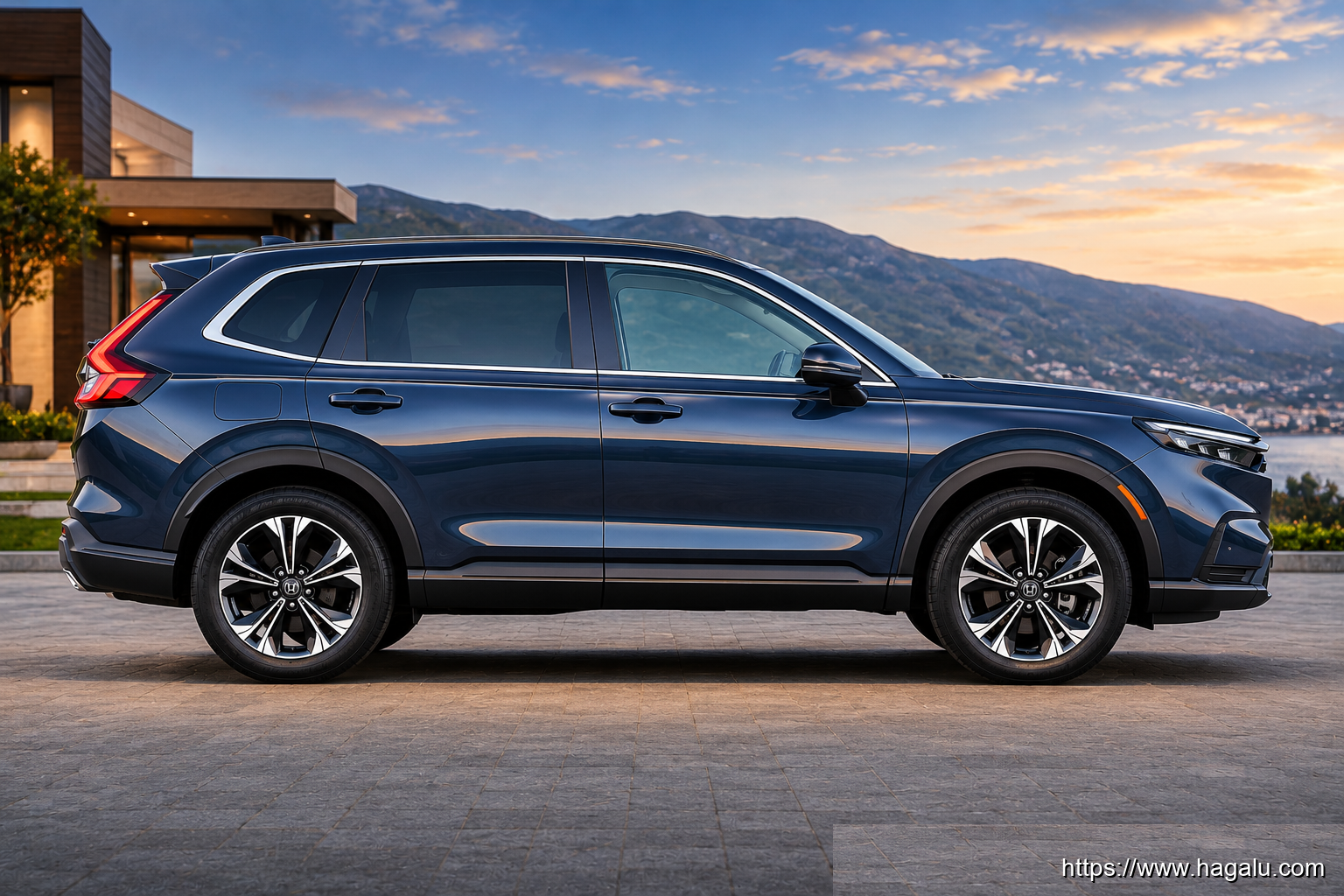 Honda CR-V full side profile showing the roofline, doors and wheel design in South Africa
