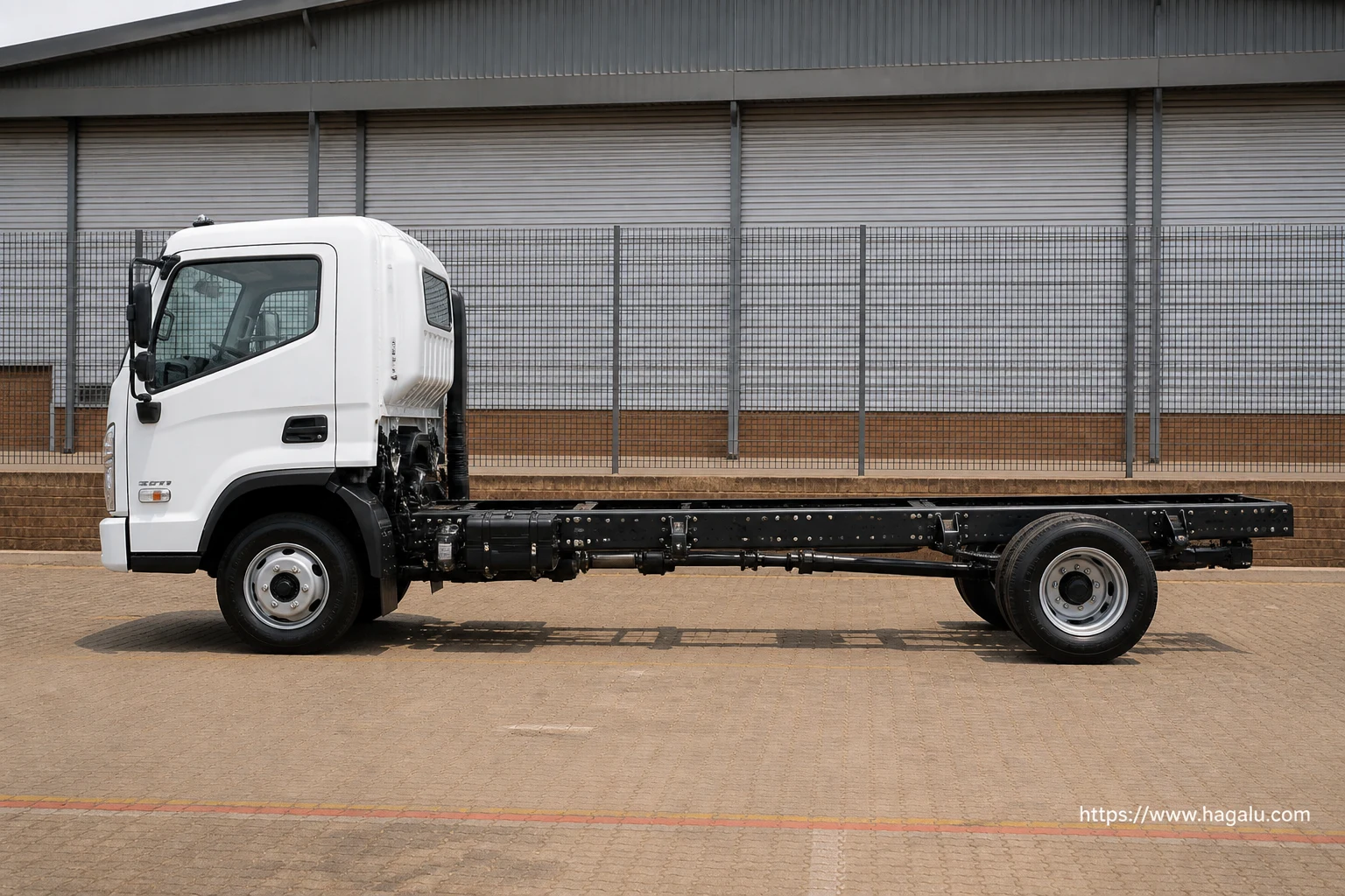 Hyundai All-new GT-11 Mighty full side profile showing the roofline, doors and wheel design in South Africa