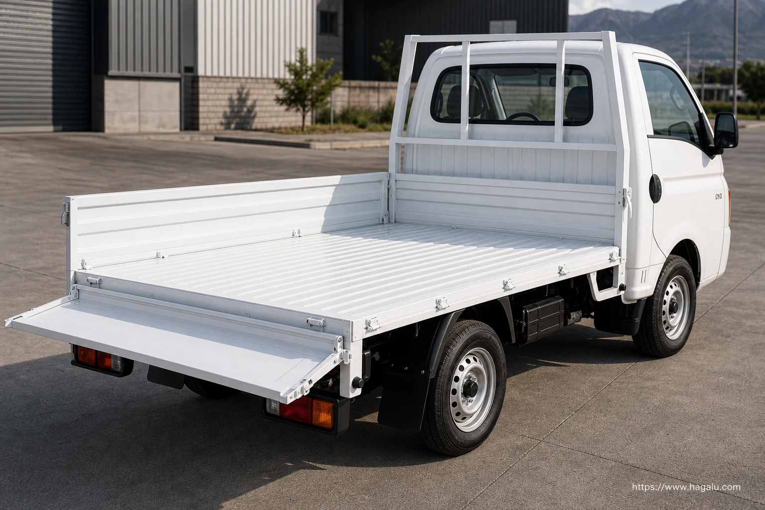 Hyundai H-100 Deck interior view 5 for South African vehicle comparison