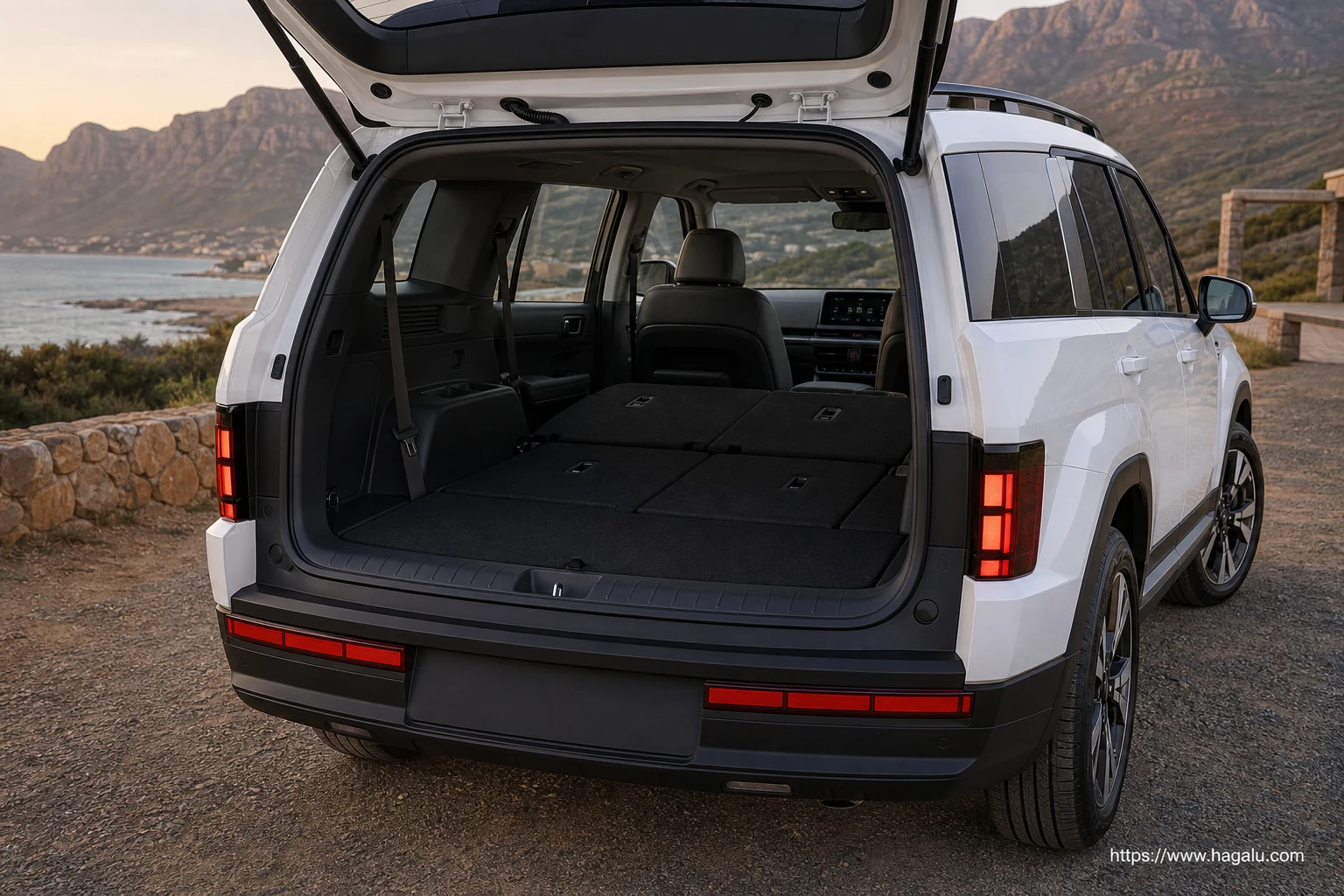Hyundai Santa Fe Hybrid interior view 5 for South African vehicle comparison