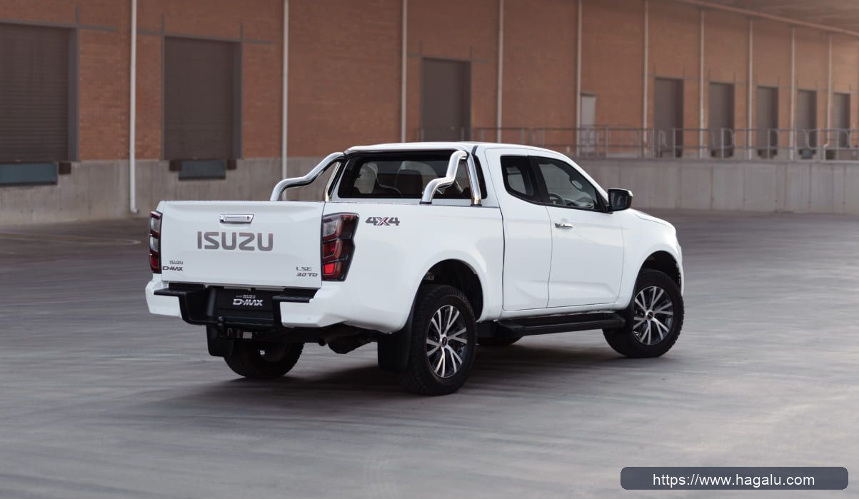 Isuzu D-Max Extended Cab open bonnet and powertrain bay showing the under-bonnet layout in South Africa