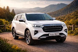 Isuzu MU-X exterior view 2 — South Africa 2026