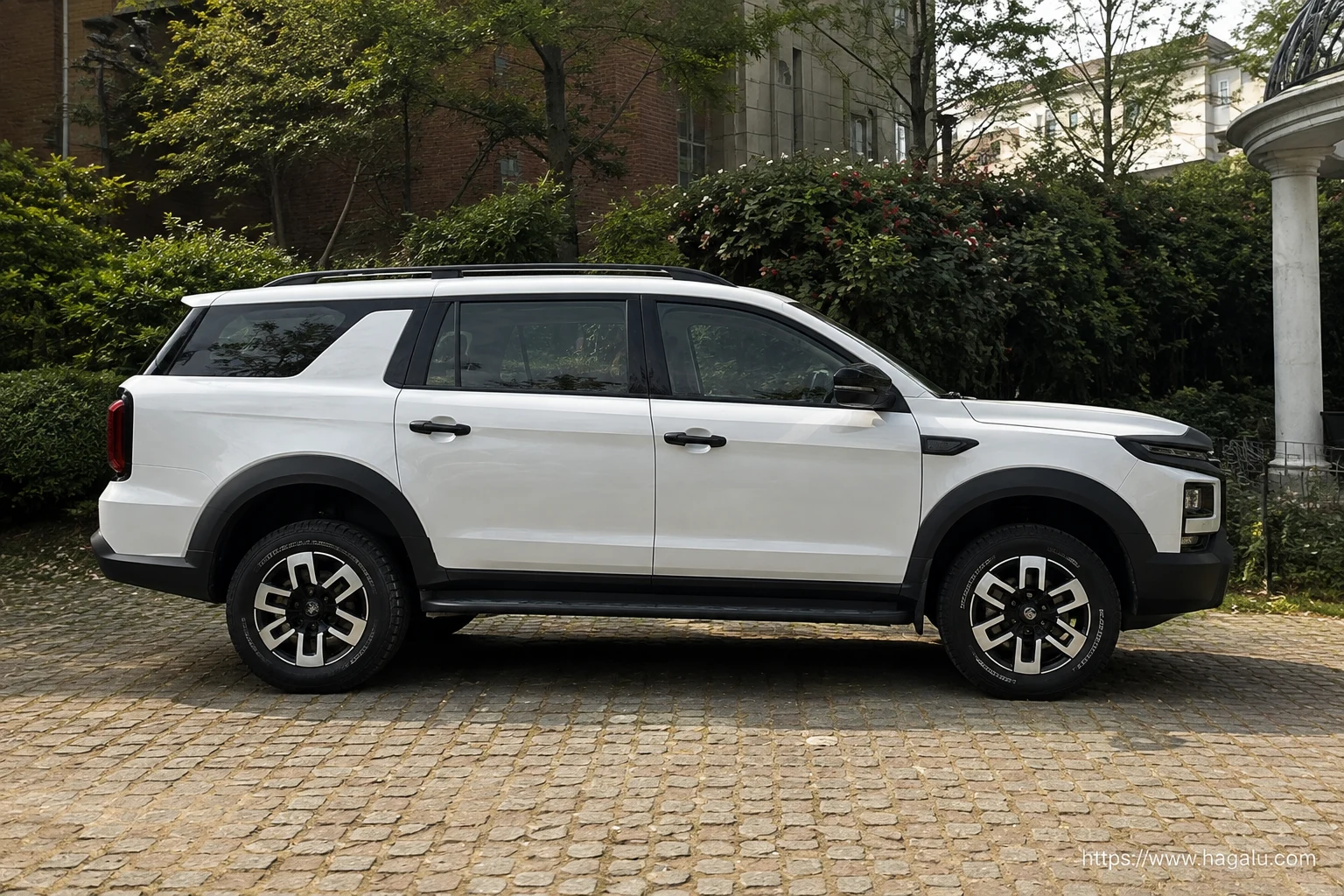 JAC JS9 full side profile showing the roofline, doors and wheel design in South Africa