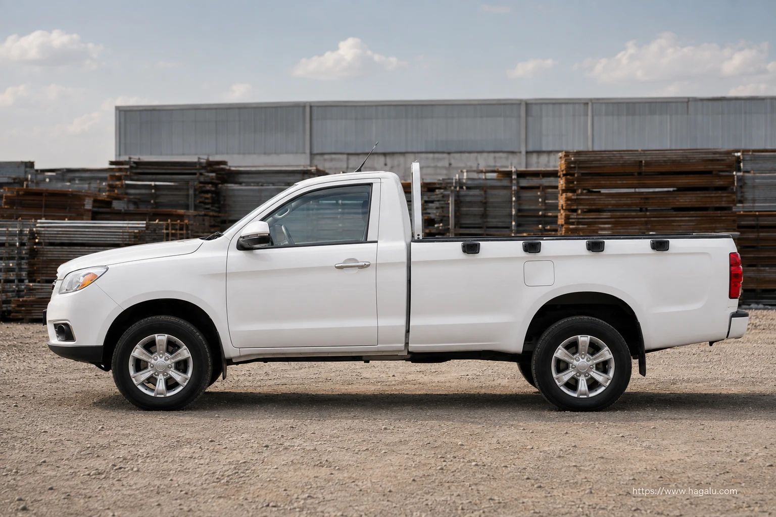 JAC T6 Single Cab full side profile showing the roofline, doors and wheel design in South Africa