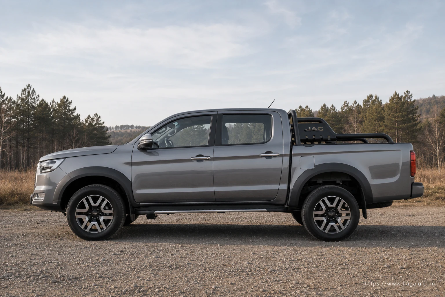 JAC T8 Double Cab full side profile showing the roofline, doors and wheel design in South Africa