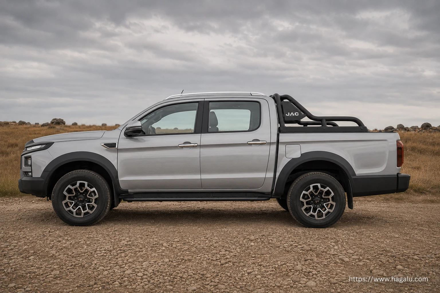 JAC T9 Double Cab full side profile showing the roofline, doors and wheel design in South Africa