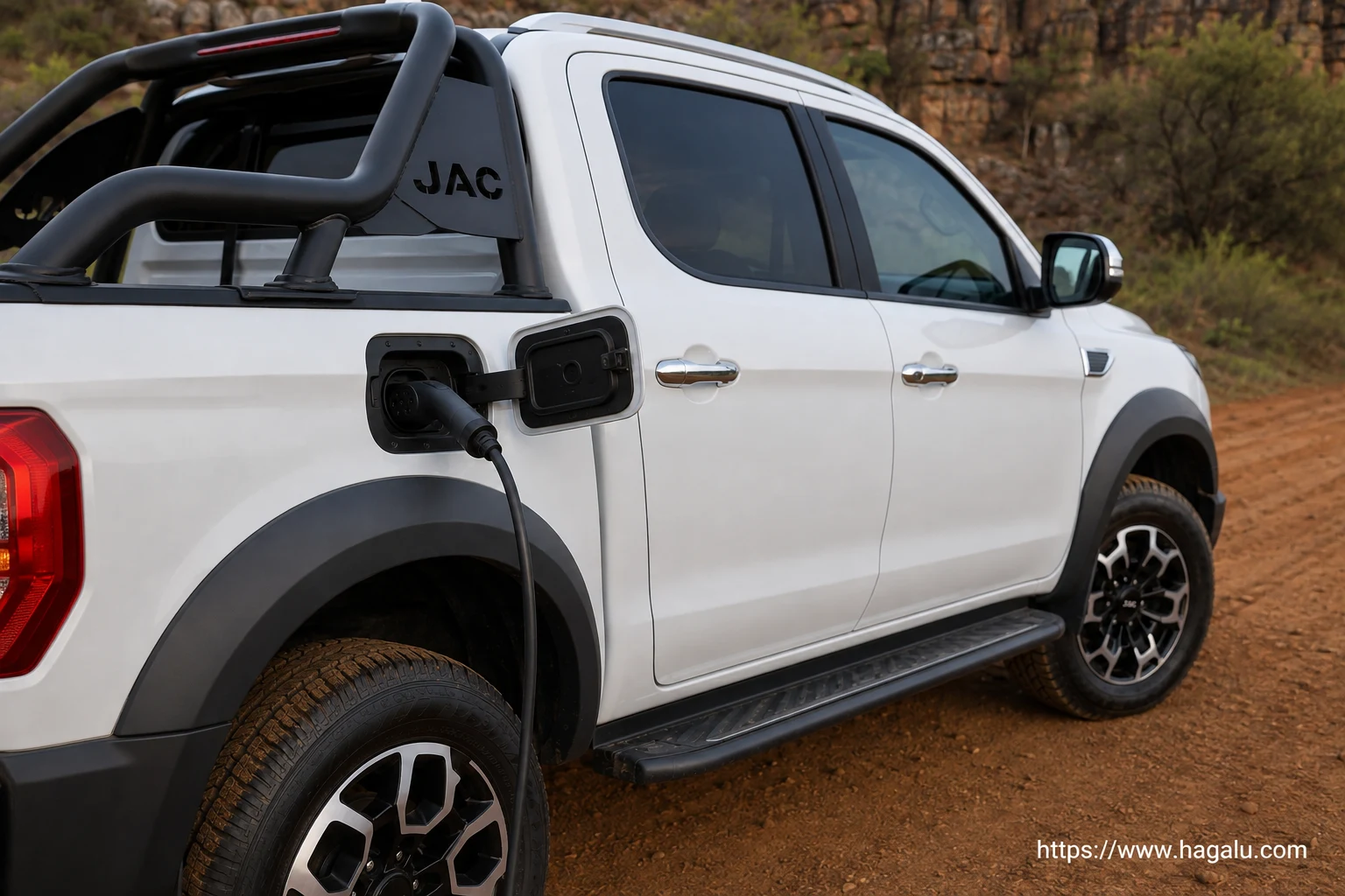 JAC T9 PHEV exterior view 5 for South African vehicle comparison
