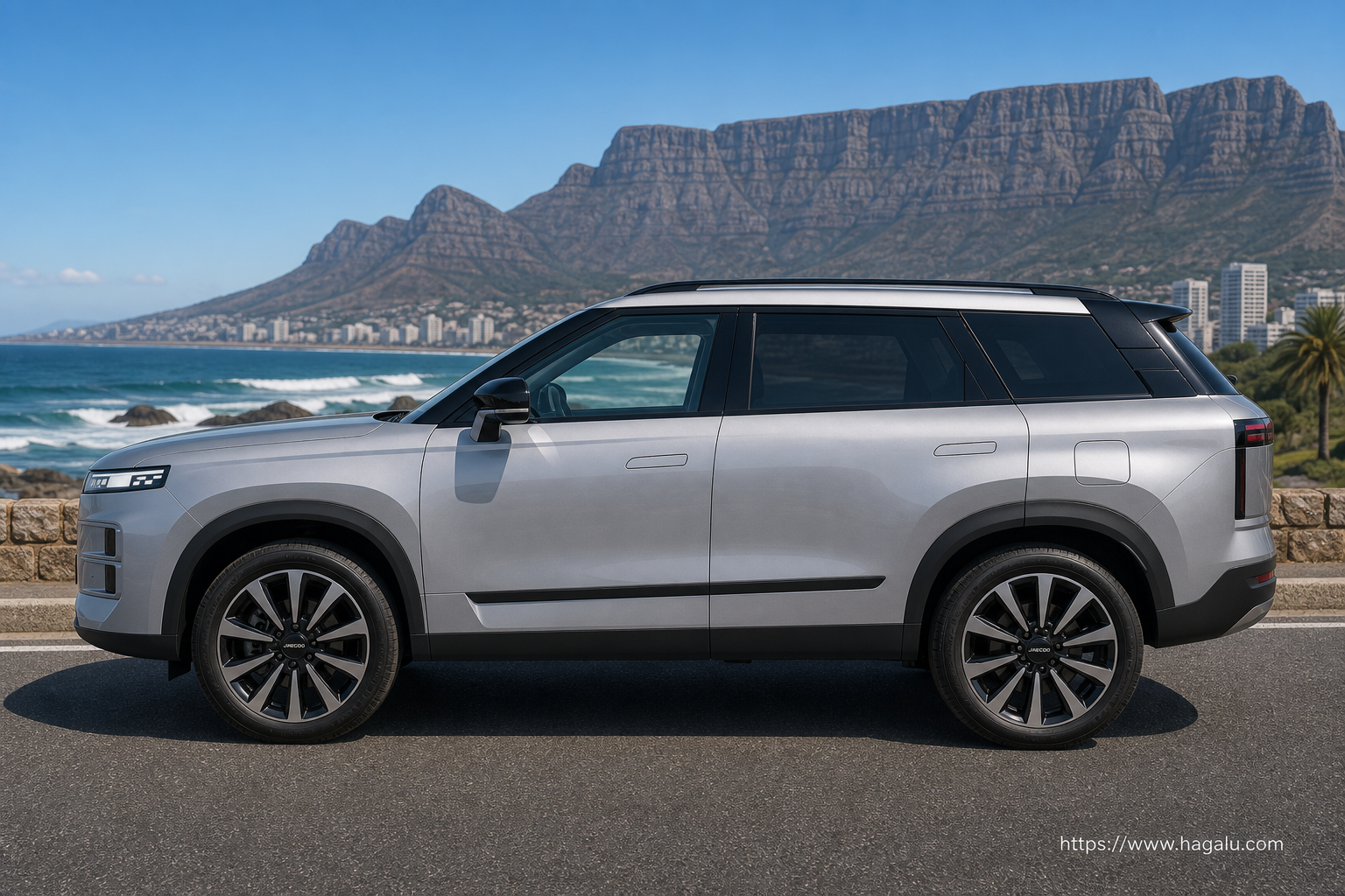 Jaecoo J7 full side profile showing the roofline, doors and wheel design in South Africa