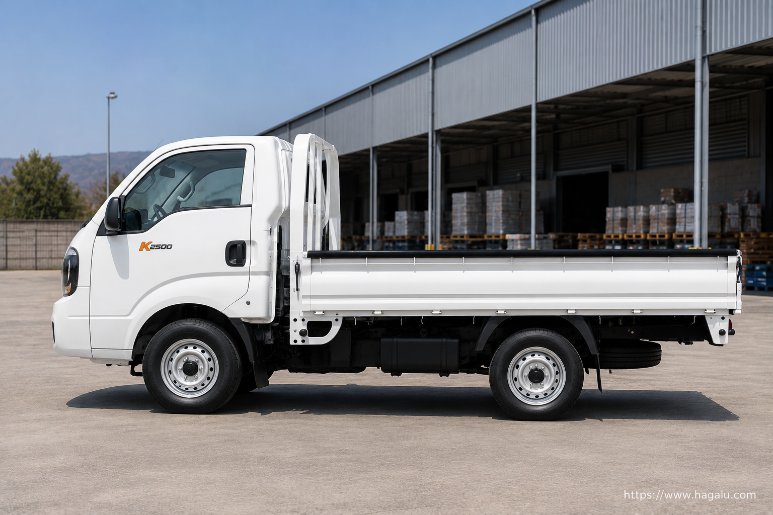 KIA K2500 full side profile showing the roofline, doors and wheel design in South Africa