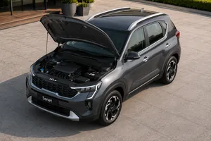 KIA Sonet exterior view 5 — South Africa 2026