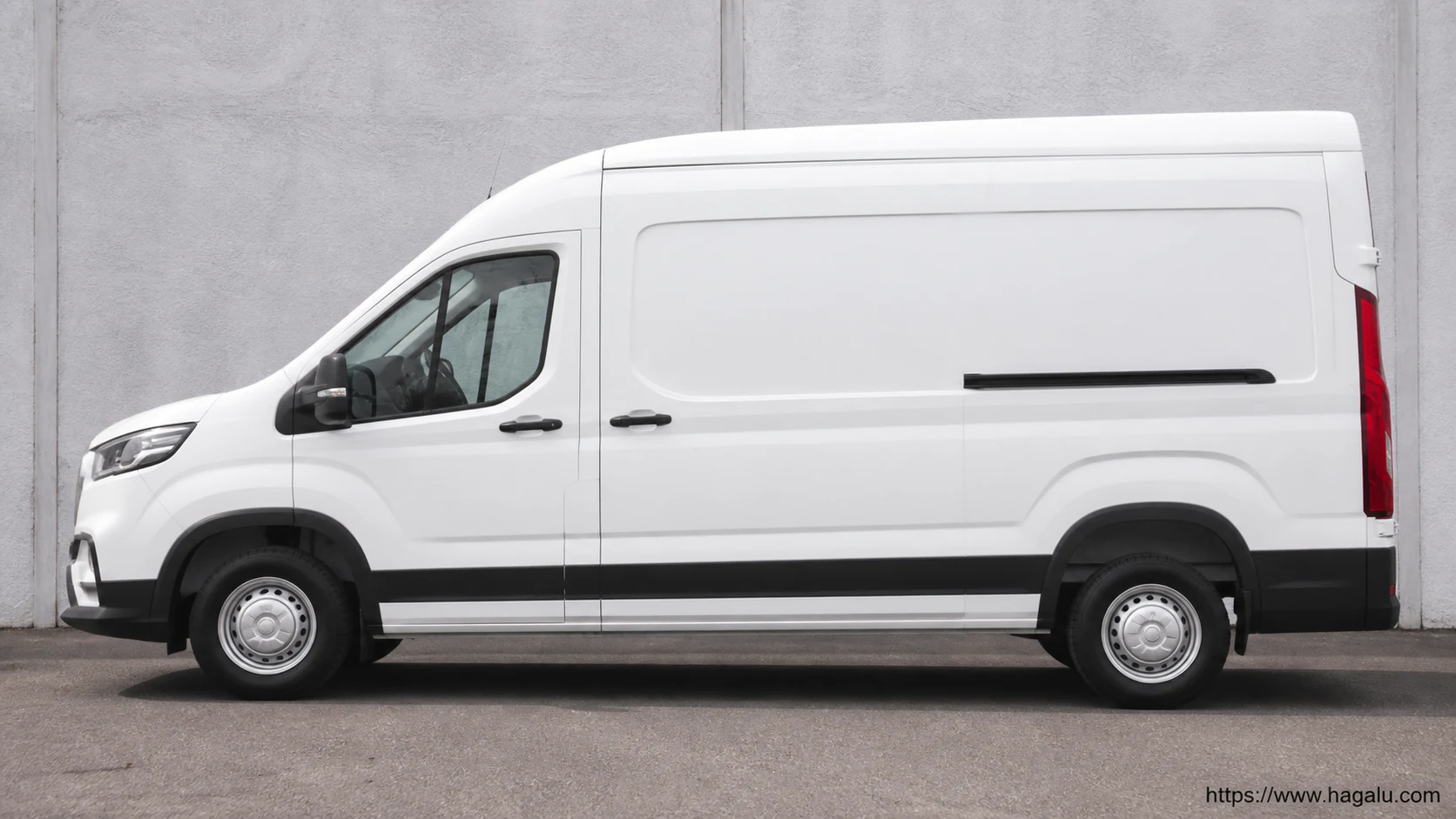 Ldv Deliver 9 full side profile showing the roofline, doors and wheel design in South Africa