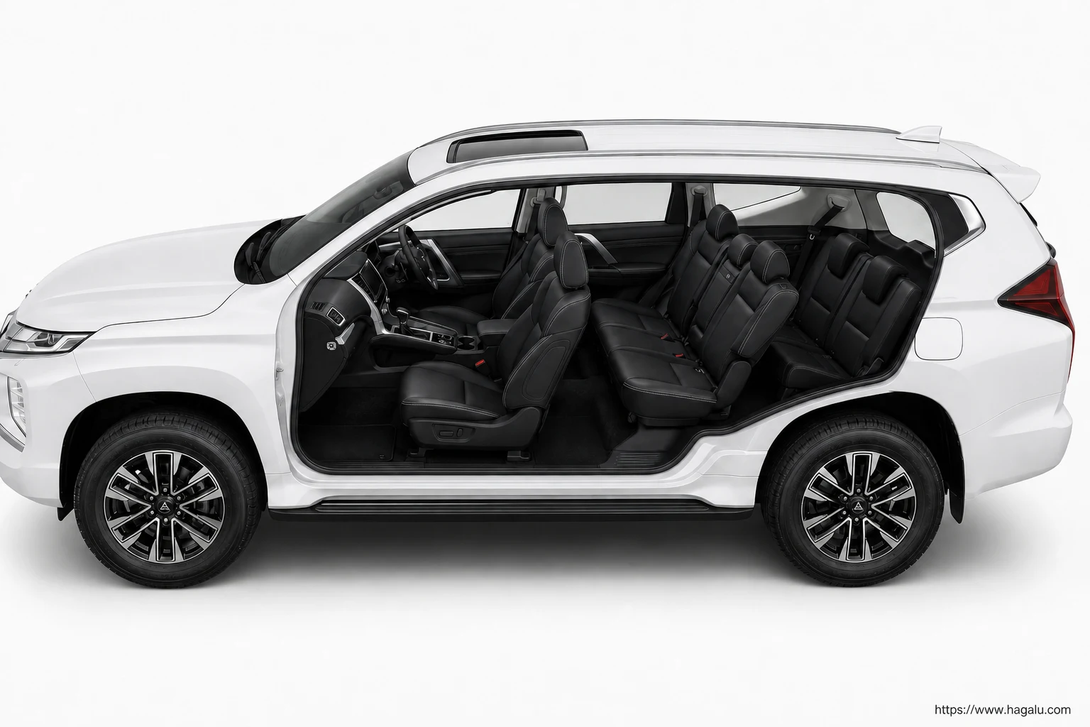 Mitsubishi Pajero Sport interior view 3 for South African vehicle comparison