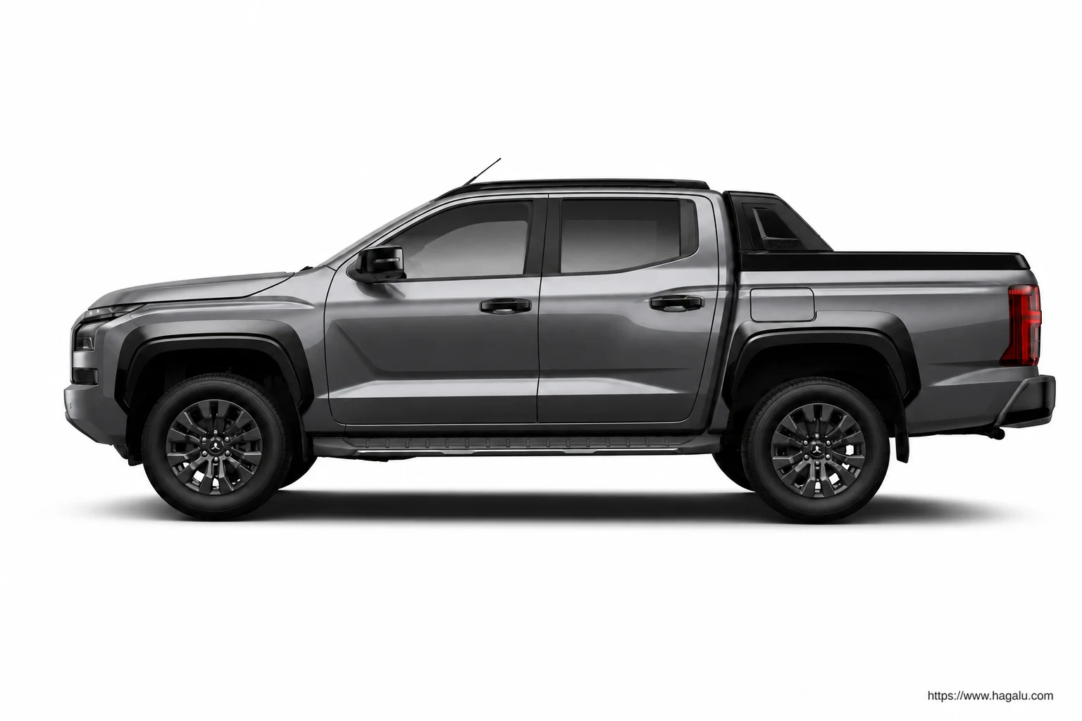 Mitsubishi Triton Double Cab full side profile showing the roofline, doors and wheel design in South Africa