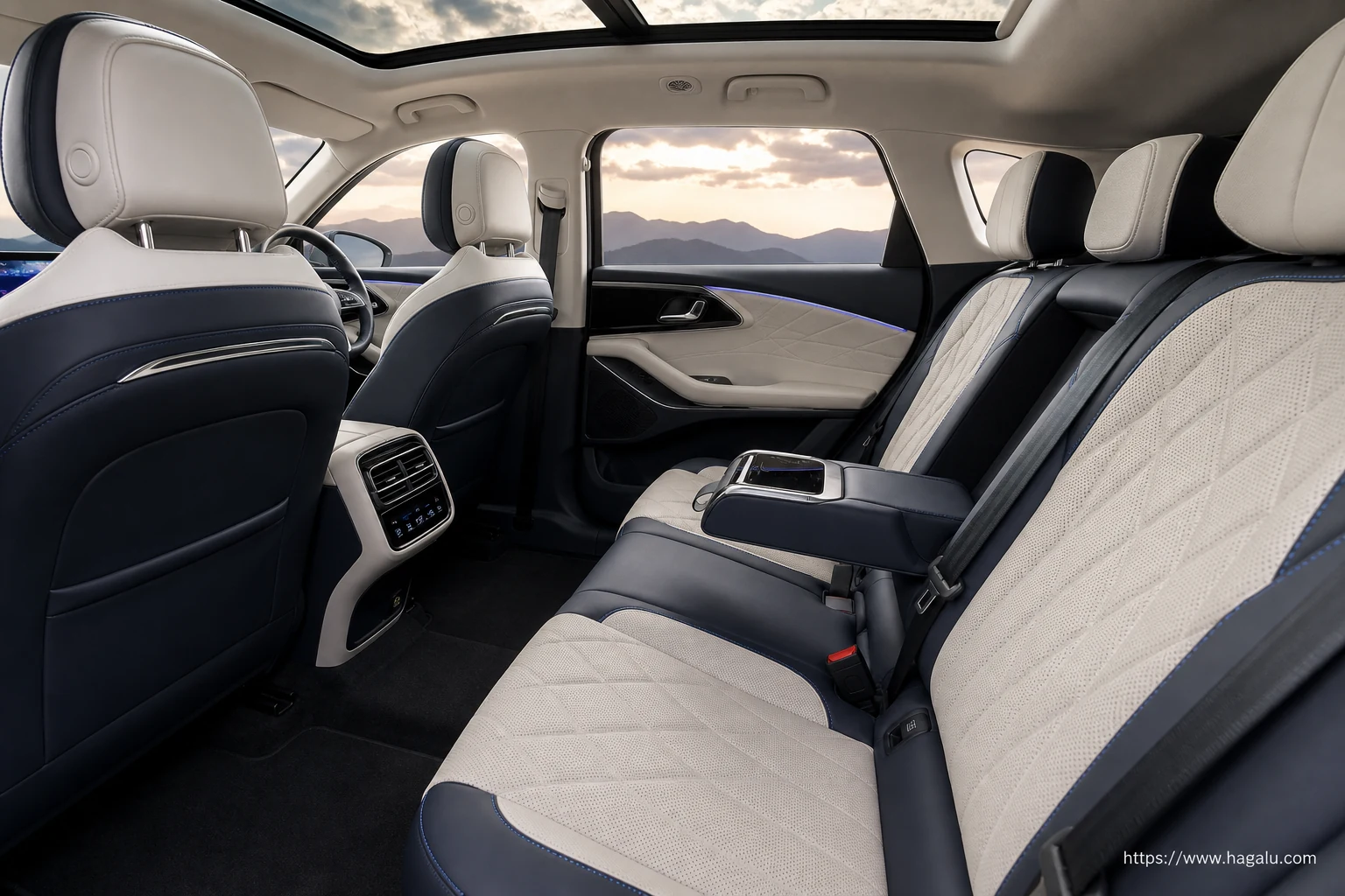 Omoda C9 SHS interior view 3 for South African vehicle comparison