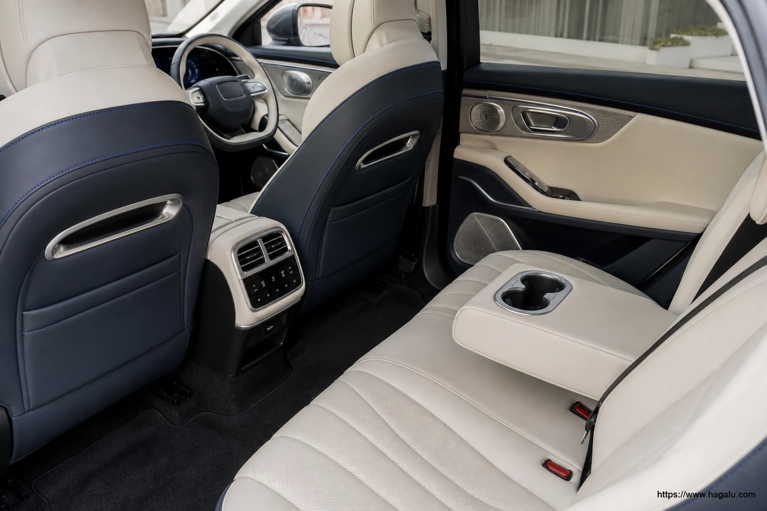 Omoda C9 SHS interior view 4 for South African vehicle comparison