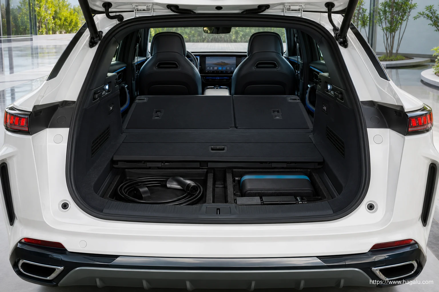 Omoda C9 SHS interior view 5 for South African vehicle comparison