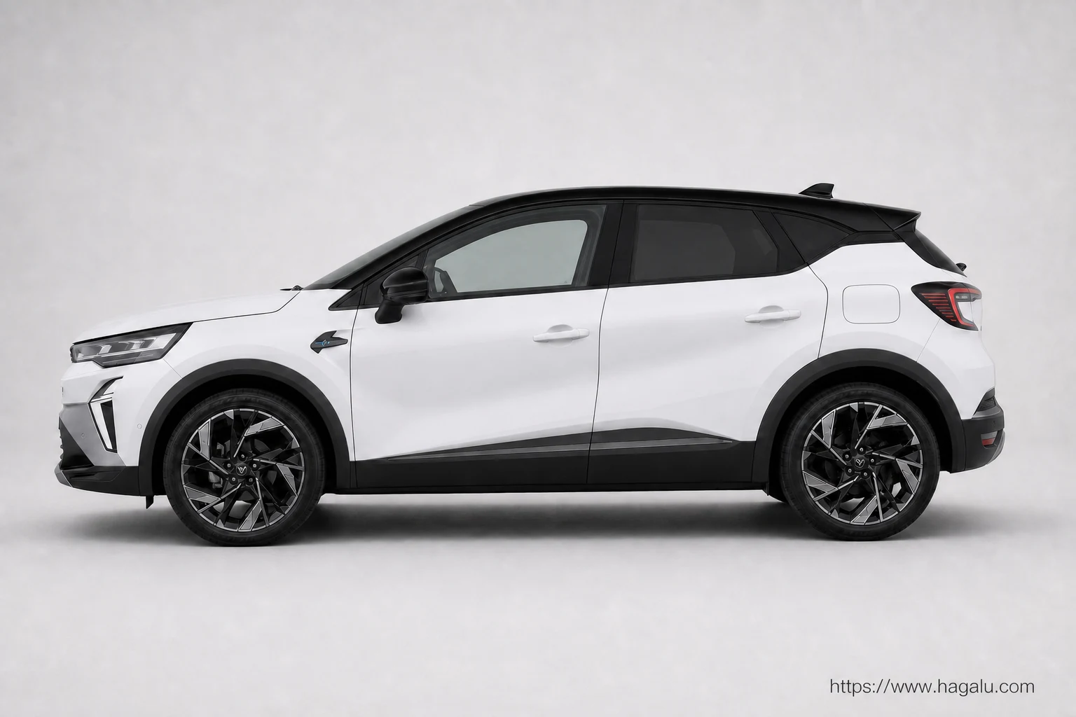 Renault Captur exterior view 3 — South Africa 2026