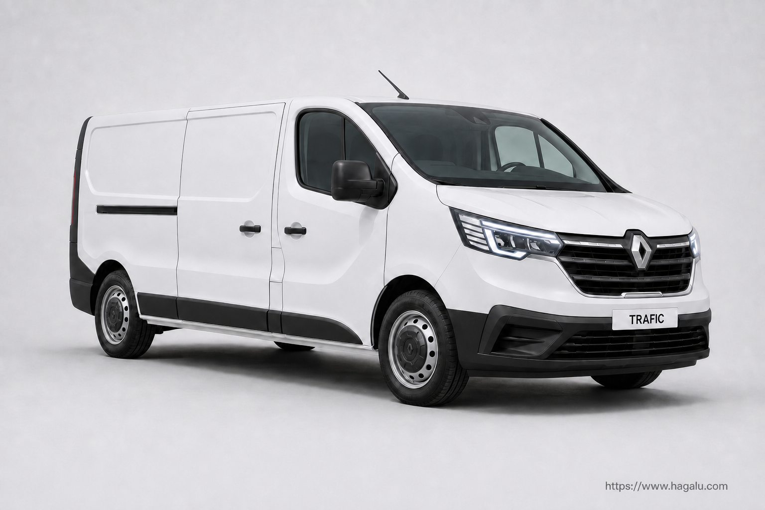 Renault Trafic Panel Van front three-quarter exterior showing the grille, headlights and body design in South Africa
