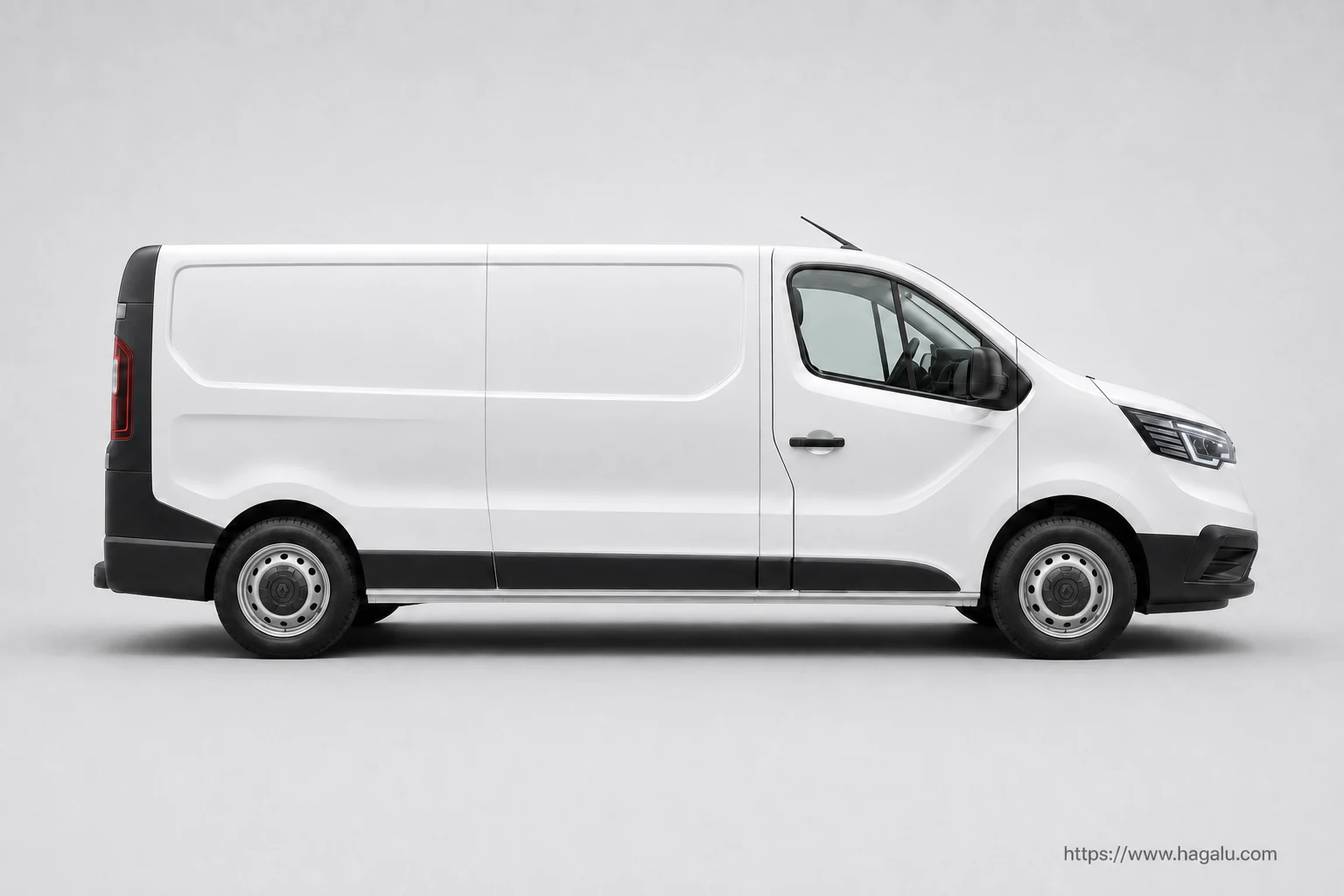 Renault Trafic Panel Van exterior view 3 — South Africa 2026
