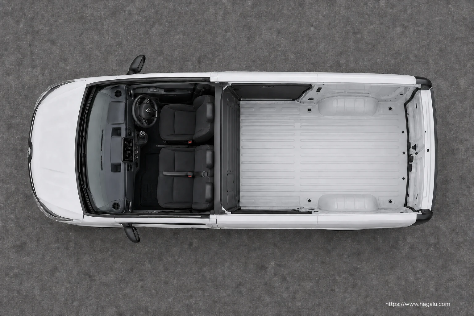 Renault Trafic Panel Van exterior view 4 — South Africa 2026