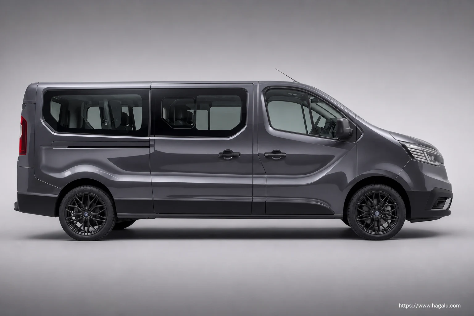 Renault Trafic Passenger full side profile showing the roofline, doors and wheel design in South Africa
