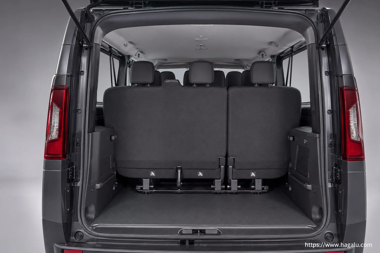 Renault Trafic Passenger interior view 5 for South African vehicle comparison
