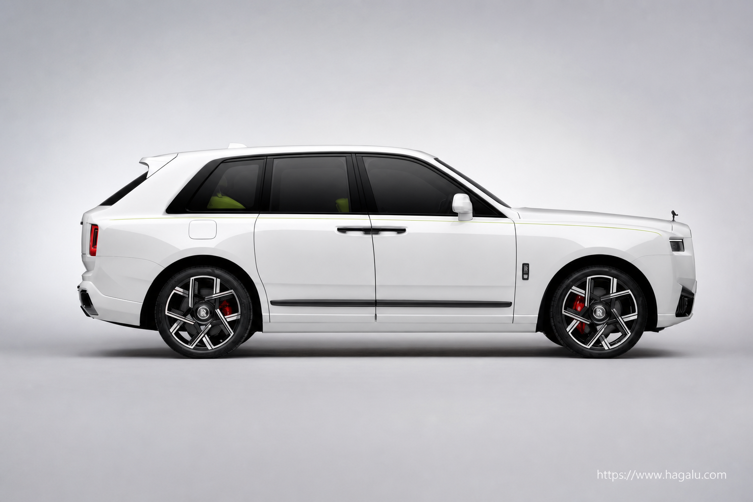 Rolls-Royce Black Badge Cullinan full side profile showing the roofline, doors and wheel design in South Africa