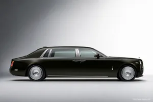 Rolls-Royce Phantom Extended exterior view 3 for South African vehicle comparison