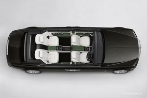 Rolls-Royce Phantom Extended exterior view 4 for South African vehicle comparison