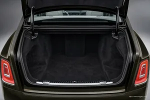 Rolls-Royce Phantom Extended interior view 5 for South African vehicle comparison