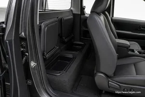 Toyota Hilux Xtra Cab interior view 4 for South African vehicle comparison